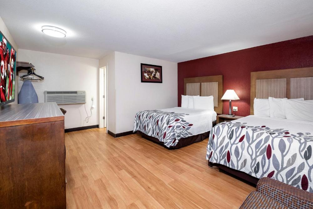 Deluxe Room with Two Double Beds Smoke Free interior